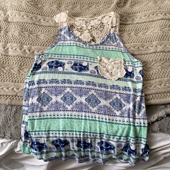 Rue 21 tank - Picture 1 of 3